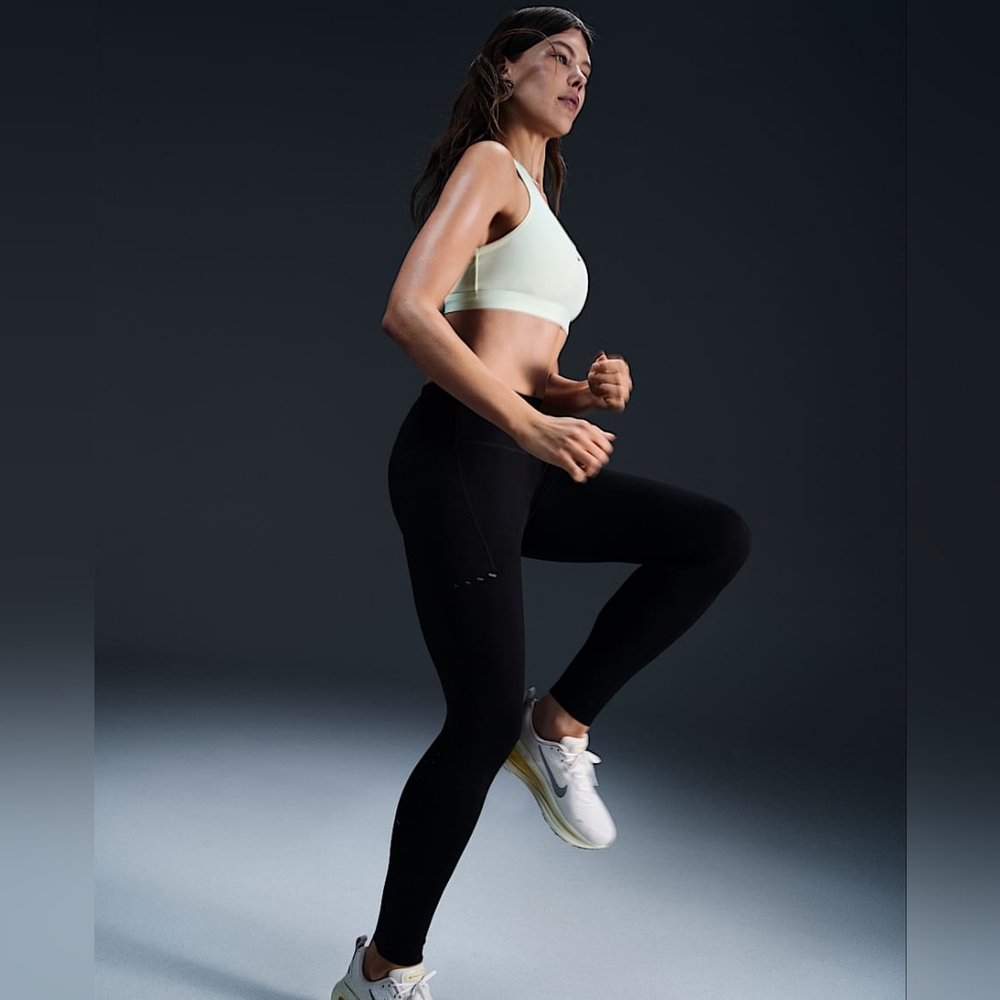 Nike Swift Women's High-Waisted 7/8 Running Leggings with Pockets